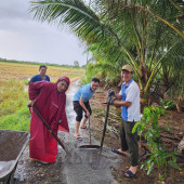 Phòng Hồ sơ nghiệp vụ góp sức nâng cấp đường giao thông  tại phường Vị Tân