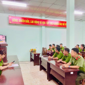 Công an phường Vị Thanh tổ chức sinh hoạt chính trị nhân kỷ niệm  80 năm Cách mạng Tháng Tám và Quốc khánh 2/9.