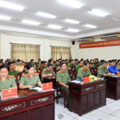 Tiếp tục giữ vững tinh thần xung kích, tình nguyện, quan tâm, chăm lo cán bộ, chiến sĩ trong Công an thành phố