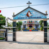 Chức sắc, chức việc, đồng bào các tôn giáo trên địa bàn thành phố Cần Thơ hăng hái treo cờ Tổ quốc tại cơ sở thờ tự và nhà riêng vào các dịp lễ kỷ niệm của đất nước