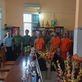 Phòng An ninh nội địa thăm hỏi, chúc mừng các vị chức sắc Phật giáo Nam tông Khmer nhân dịp Lễ nhập hạ Phật lịch 2569 - Dương lịch 2025.
