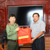 Lãnh đạo Công an thành phố Cần Thơ chúc mừng Lễ Sene Dolta năm 2025 của đồng bào khmer.