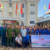 Ra quân hưởng ứng “Ngày Chủ nhật xanh” và lập lại trật tự đô thị  tại phường Cái Khế, xã Thạnh Quới và xã Trường Long