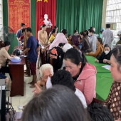 Phường Long Mỹ trao quà Tết Độc lập đến người dân