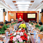 Đại tá Nguyễn Thanh Tràng, Ủy viên Ban Chấp hành Đảng bộ, Phó Bí thư Đảng uỷ, Phó Giám đốc Công an thành phố kiểm tra công tác bảo đảm an ninh, trật tự Lễ kỷ niệm tại điểm cầu công viên Xà No