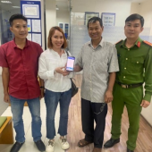 Công an xã Cờ Đỏ hỗ trợ người dân nhận lại số tiền 330 triệu đồng do chuyển nhầm tài khoản