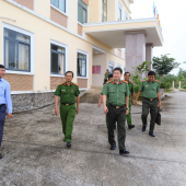 Lãnh đạo Công an thành phố Cần Thơ làm việc với Công an xã Vĩnh Viễn