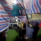 Công an, Quân sự xã Nhu Gia kịp thời hỗ trợ người dân  khắc phục hậu quả lốc xoáy
