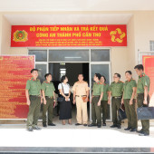 Công an thành phố Cần Thơ ra mắt Bộ phận tiếp nhận và trả kết quả giải quyết thủ tục hành chính về cấp Phiếu lý lịch tư pháp và cấp đổi, cấp lại Giấy phép lái xe