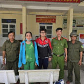 Công an phường Cái Răng giúp người có biểu hiện không tỉnh táo đưa về với gia đình