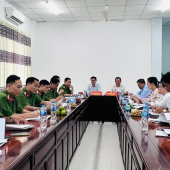 Công an phường Hưng Phú tiếp Đoàn công tác của Đảng ủy phường  về công tác đảng từ khi sáp nhập