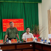 Công an thành phố Cần Thơ làm việc với Công an xã Mỹ Tú