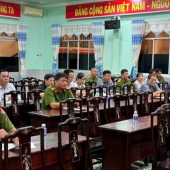 Công an phường Sóc Trăng tuyên truyền rà soát dữ liệu phương tiện và giấy phép lái xe