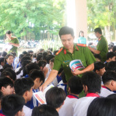Nâng cao nhận thức của học sinh trong phòng, chống tội phạm xâm hại trẻ em và tội phạm mua bán người
