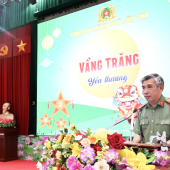 Công an thành phố Cần Thơ tổ chức chương trình “Vầng trăng yêu thương” cho các cháu thiếu nhi
