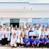 Phòng Tổ chức cán bộ phối hợp tổ chức khám bệnh, cấp phát thuốc miễn phí và tặng quà cho gia đình chính sách, gia đình khó khăn