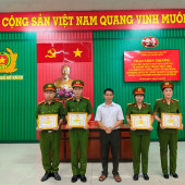 Công an xã Kế Sách được khen thưởng vì có thành tích xuất sắc,  đột xuất trong bảo đảm an ninh, trật tự