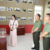 Lãnh đạo Văn phòng Bộ Công an viếng Khu tưởng niệm các Anh hùng liệt sĩ Đoàn 6 Pháo binh