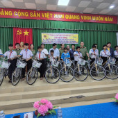 Cục An ninh nội địa, Bộ Công an phối hợp với Phòng An ninh nội địa tổ chức trao tặng quà cho đồng bào dân tộc Khmer có hoàn cảnh khó khăn