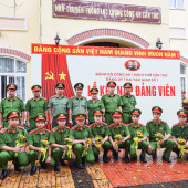 Đảng ủy Trại tạm giam Công an TP Cần Thơ tổ chức Lễ kết nạp đảng cho 11 quần chúng ưu tú