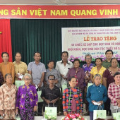Trên 100 triệu đồng được trao tặng cho học sinh, gia đình có hoàn cảnh khó khăn trên địa bàn xã Vĩnh Hải