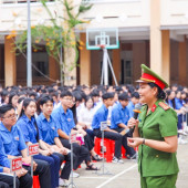 Công an các phường, xã đẩy mạnh tuyên truyền pháp luật, xây dựng môi trường sống và học tập an toàn