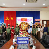 Công an thành phố Cần Thơ chúc mừng Kỷ niệm 43 năm  Ngày Nhà giáo Việt Nam