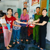 Cảnh sát khu vực Công an phường Hưng Phú tận tâm tìm người đánh rơi tài sản