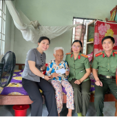 Công an xã Thạnh Hòa, phường Thuận Hưng và xã Thới An Hội hỗ trợ Nhân dân và chăm lo gia đình chính sách