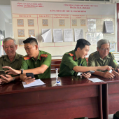 Công an phường Cái Khế và xã Tân Phước Hưng tổ chức góp ý dự thảo  văn kiện Đại hội XIV trên VNeID