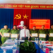 Công an phường Đại Thành nhận khen thưởng đột xuất vì thành tích xuất sắc