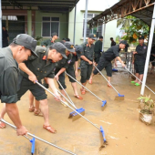 Tập trung khắc phục hậu quả, khôi phục sản xuất kinh doanh, ổn định đời sống Nhân dân sau mưa lũ
