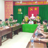 Công an phường Thới Long và xã Châu Thành triển khai các Quyết định về công tác cán bộ