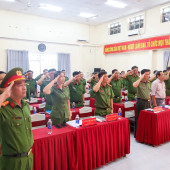 Công an phường Tân An, Ngã Năm và Vị Tân tổ chức Lễ chào cờ đầu tháng 12/2025