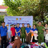 Tuổi trẻ Công an xã Gia Hòa với “Quầy quần áo 0 đồng”