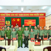 Bế giảng lớp Bồi dưỡng kiến thức quốc phòng và an ninh đối tượng 3  tại Công an thành phố Cần Thơ