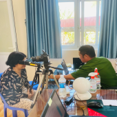 Công an xã Đông Phước đẩy mạnh cấp đổi thẻ căn cước và  cài đặt định danh điện tử cho công dân