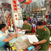 Công an xã Hòa Tú tăng cường kiểm tra ngành nghề kinh doanh có điều kiện dịp cuối năm