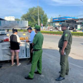 Công an phường An Bình phối hợp Ủy ban nhân dân phường  ra quân xử lý vi phạm trật tự đô thị