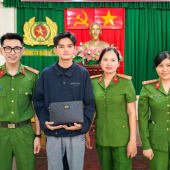 Từ một chiếc túi bị bỏ quên, thêm một niềm tin được giữ lại