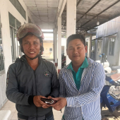 Công an xã Xà Phiên hỗ trợ trao trả tài sản cho người đánh rơi