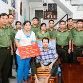 Công an thành phố Cần Thơ chung tay sẻ chia, tiếp thêm niềm tin cho cán bộ, chiến sĩ mắc bệnh hiểm nghèo