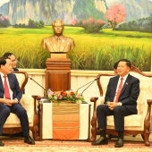 Thứ trưởng Lê Quốc Hùng chúc mừng các đồng chí lãnh đạo Bộ Công an Lào trúng cử tại Đại hội Đảng nhân dân cách mạng Lào lần thứ XII