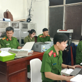 Phát huy vai trò Công an cơ sở trong cao điểm làm sạch dữ liệu  đăng ký phương tiện, giấy phép lái xe