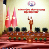 Các đại biểu thảo luận tại hội trường về các văn kiện Đại hội XIV