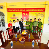 Xã Thới Lai: Các cơ sở tôn giáo thăm, chúc Tết Công an xã