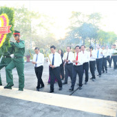 Sáng mãi niềm tin theo Đảng, mừng xuân mới Đoàn đại biểu Công an thành phố viếng Nghĩa trang liệt sĩ và Đền thờ Chủ tịch Hồ Chí Minh