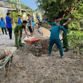 Thanh niên, Phụ nữ Công an xã Hiệp Hưng thực hiện mô hình “Ngày thứ bảy vì Nhân dân phục vụ”