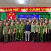Thăm, tặng quà cho lực lượng tham gia bảo vệ an ninh trật tự ở cơ sở nhân dịp Tết Nguyên đán Bính Ngọ 2026 trên địa bàn thành phố Cần Thơ