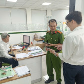 Phòng Kỹ thuật hình sự, Công an thành phố Cần Thơ tăng cường hỗ trợ kết nối hệ thống báo động, tuyên truyền phòng, chống tội phạm tại các ngân hàng, tiệm vàng